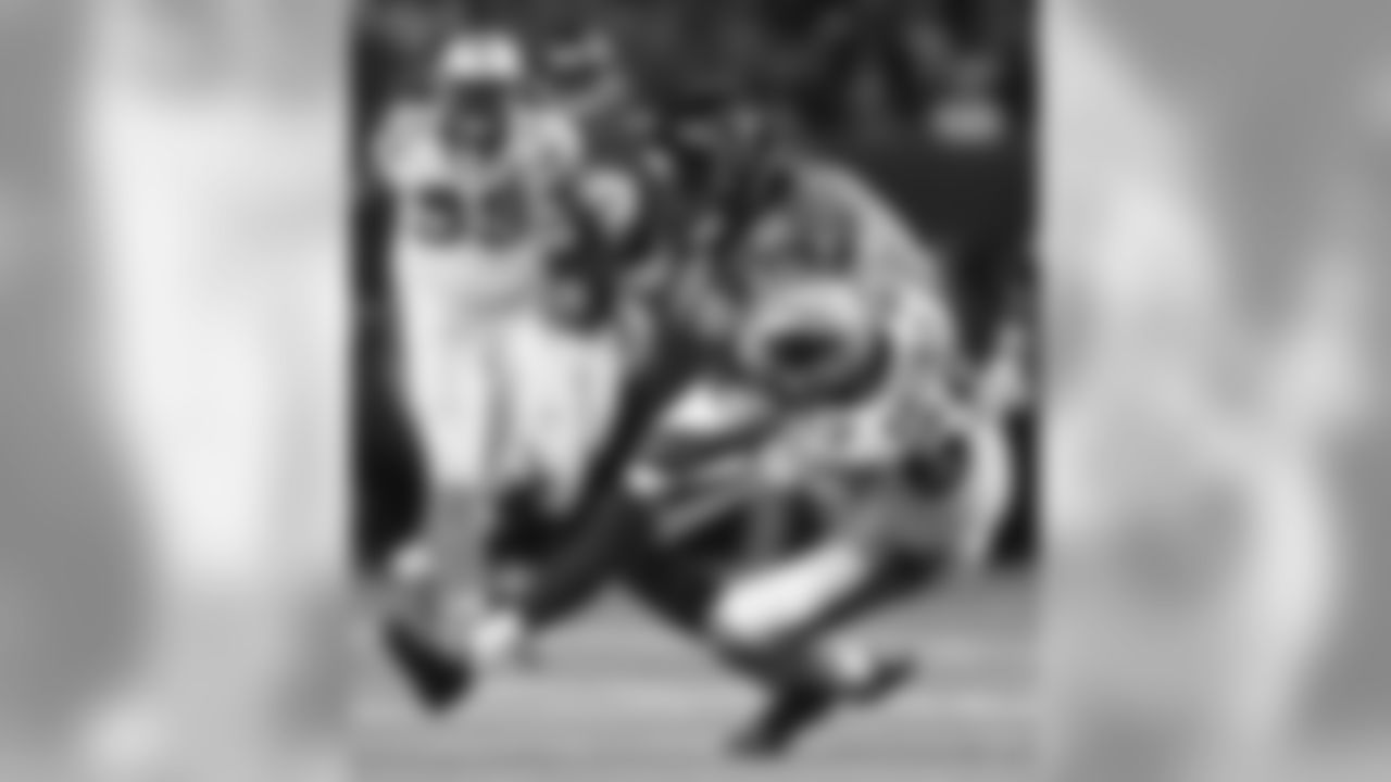 LB Luke Kuechly