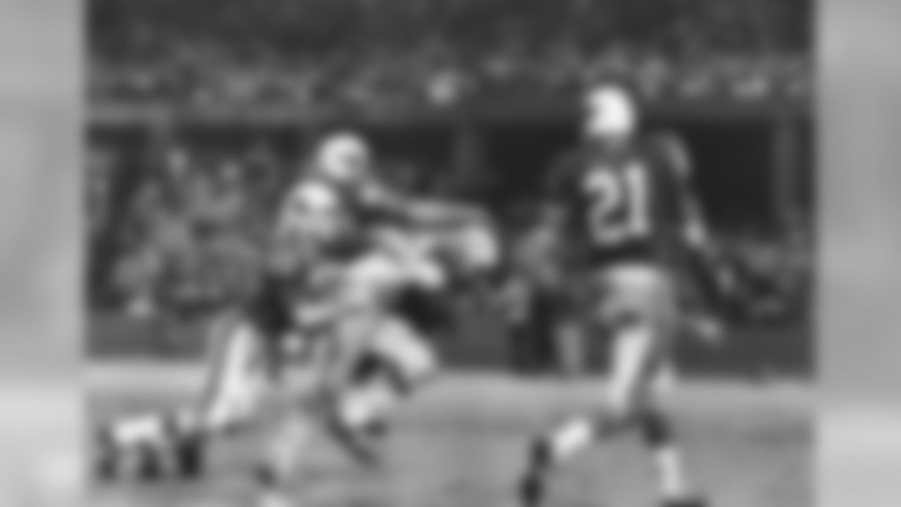 1967: Packers RB Elijah Pitts is tackled by Pat Fischer (37) and Jimmy Burson (49)