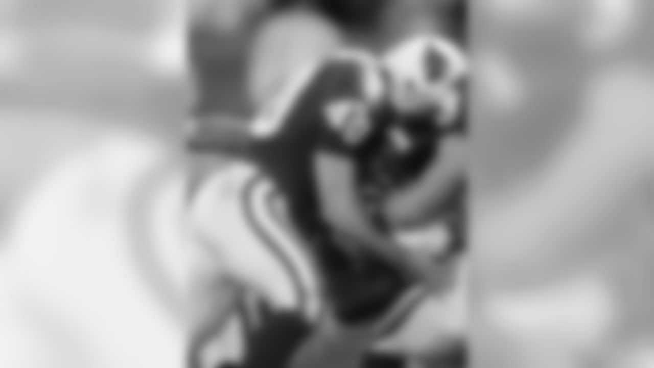 2000: S Pat Tillman tackles Ravens RB Jamal Lewis