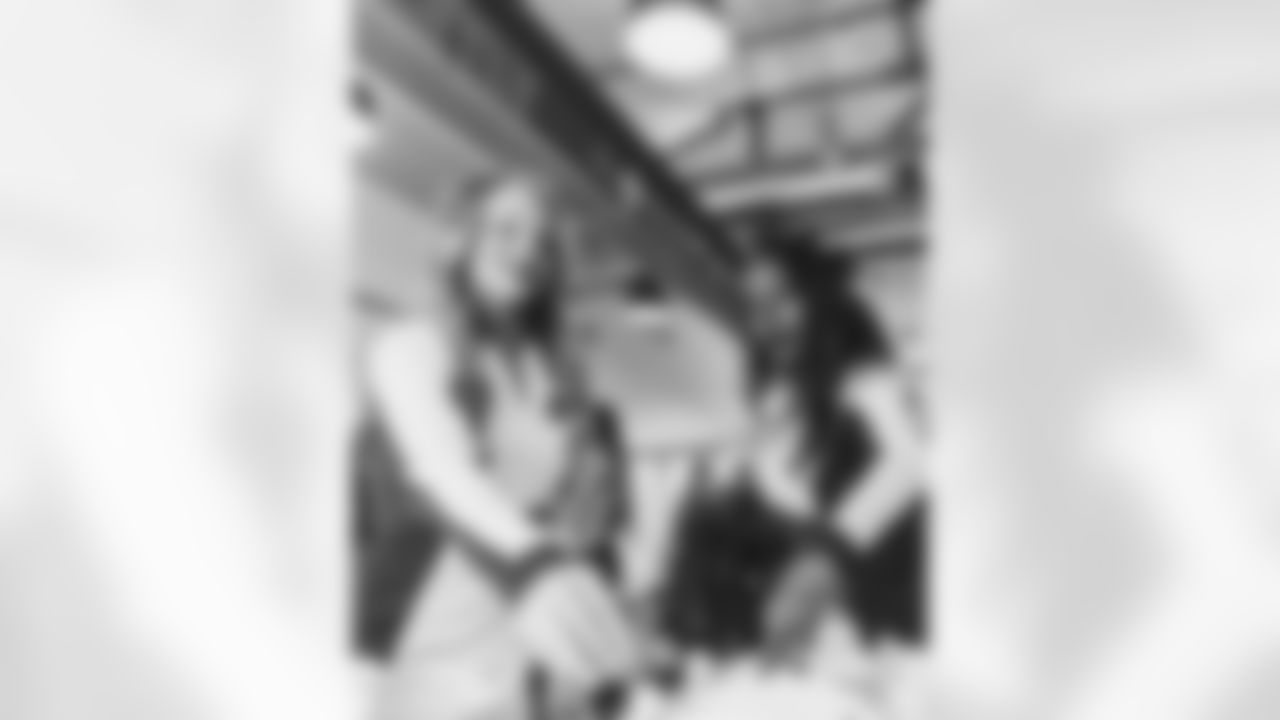 Cardinals_Maxx-Williams_James-Agency_03.28.22-8