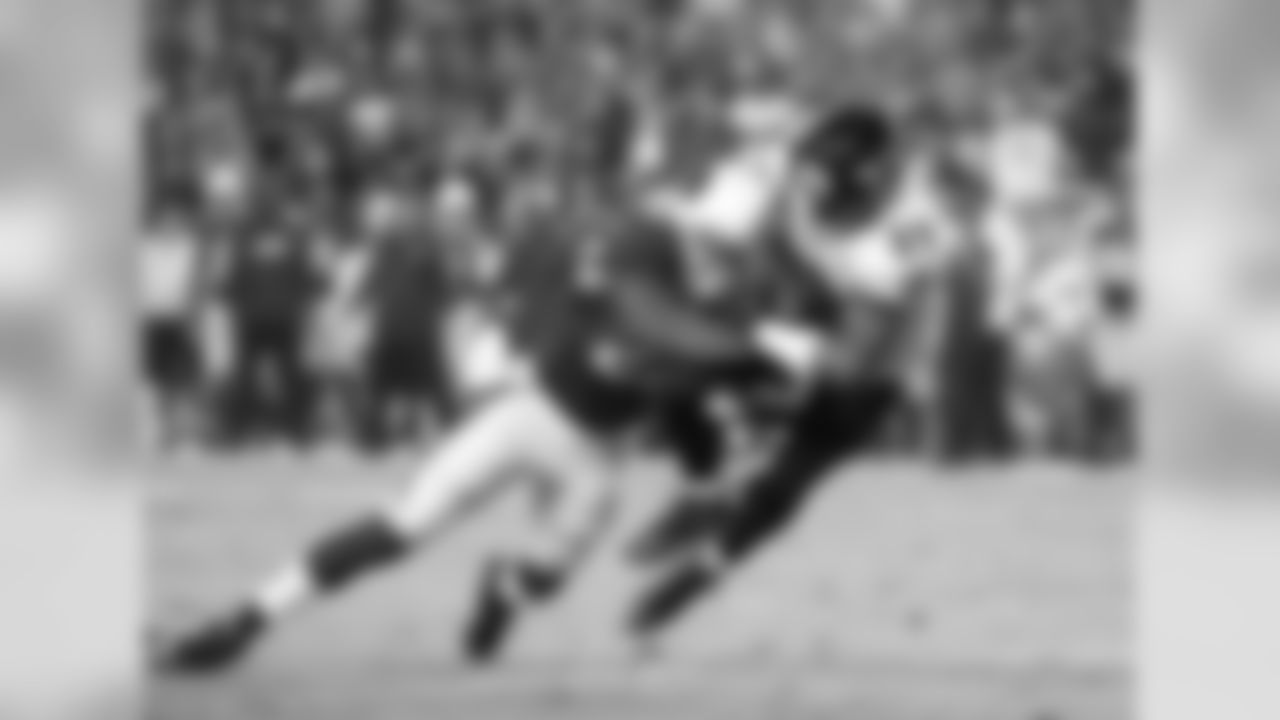 S Deone Bucannon tackles Ravens WR Steve Smith