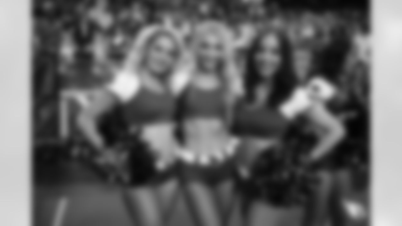 Arizona Cardinals Cheerleaders during the 2022 regular season game between the Arizona Cardinals and the Los Angeles Rams on Sunday, Sept. 25, 2022 in Glendale, AZ.