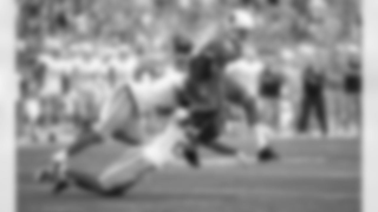 WR Michael Floyd attempts to escape from the 49ers defenders.