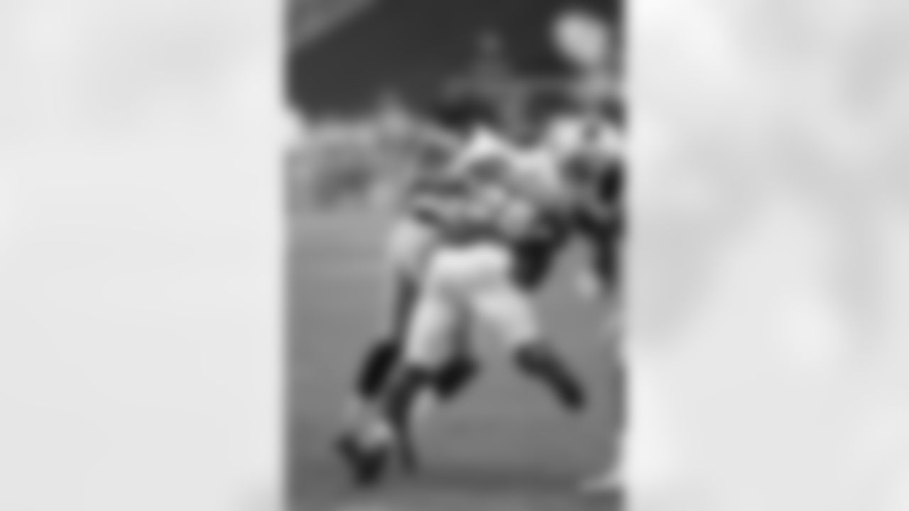 Kerry Rhodes sacks Sam Bradford