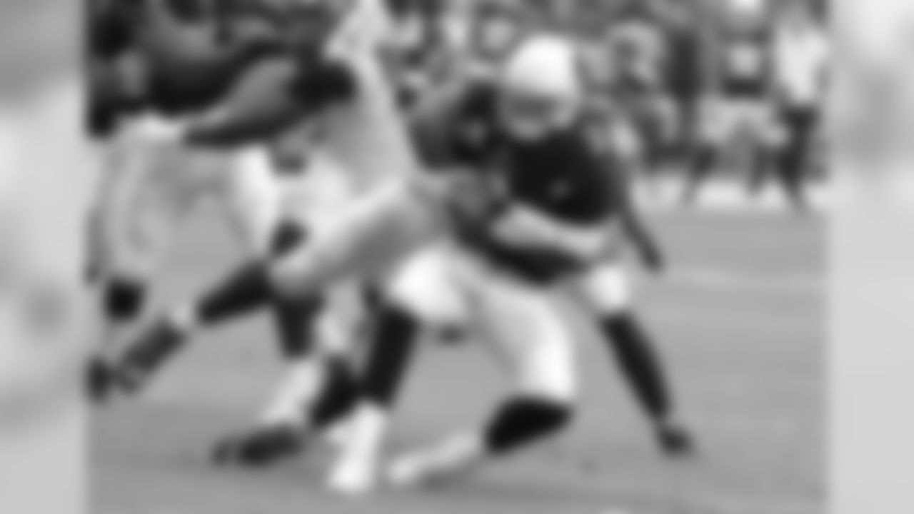 QB Carson Palmer under pressure in the pocket