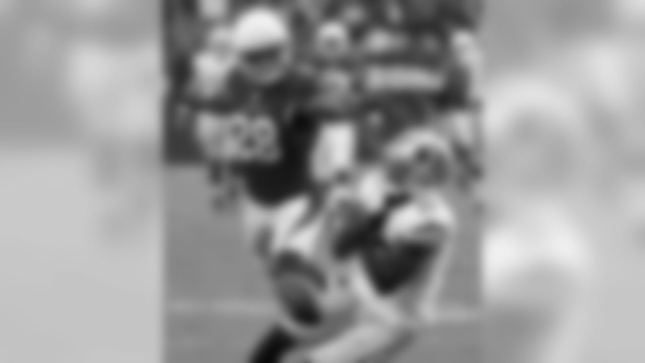 Cardinals CB Justin Bethel breaks up a pass intended for 49ers WR Aldrick Robinson