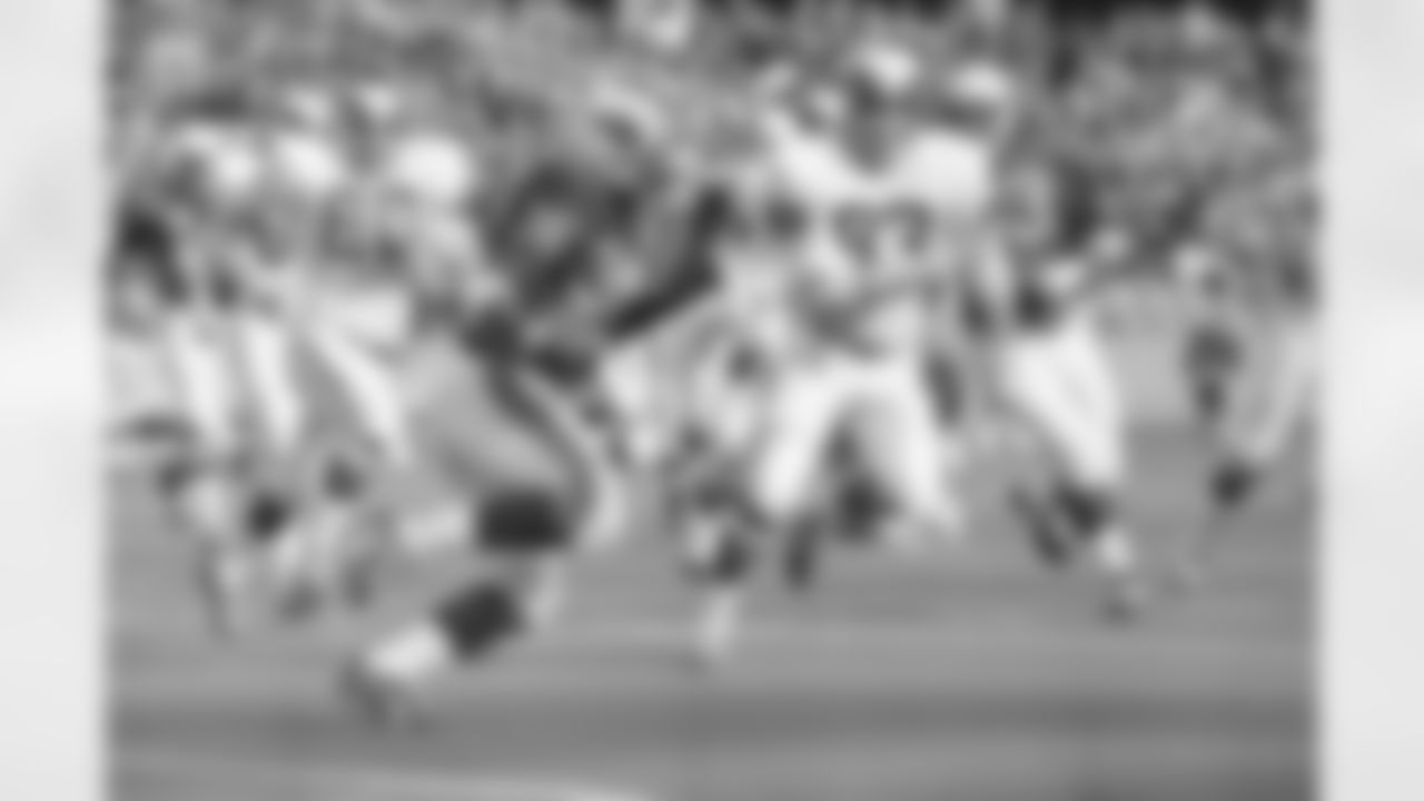 1970: MacArthur Lane carries the ball.