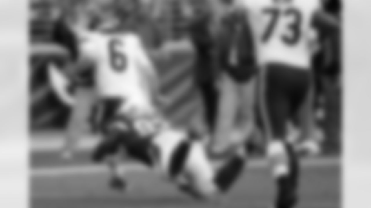 Calais takes down Jay Cutler