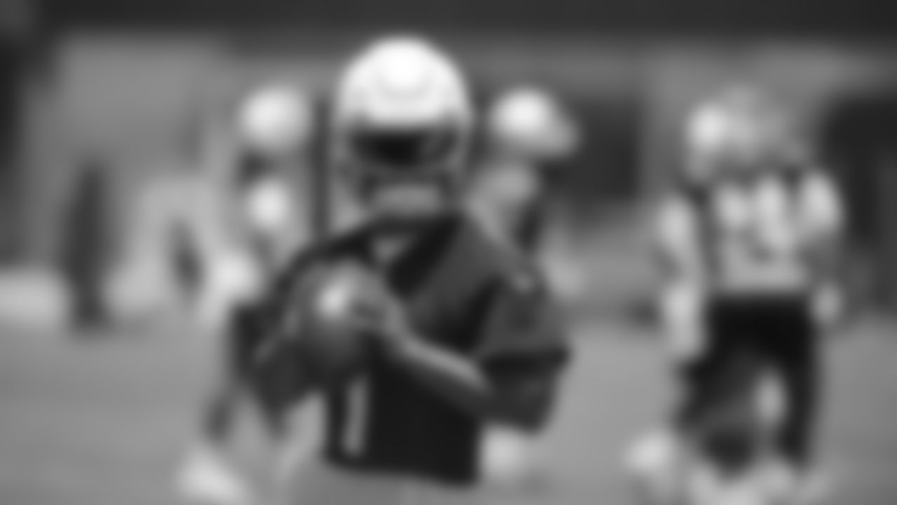 Arizona Cardinals quarterback Kyler Murray (1) practices during Week 2 of the OTA offseason program on Thursday, June 2, 2022 in Tempe, AZ.