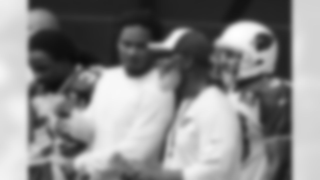 RB Chris Johnson talks with RB coach Stump Mitchell