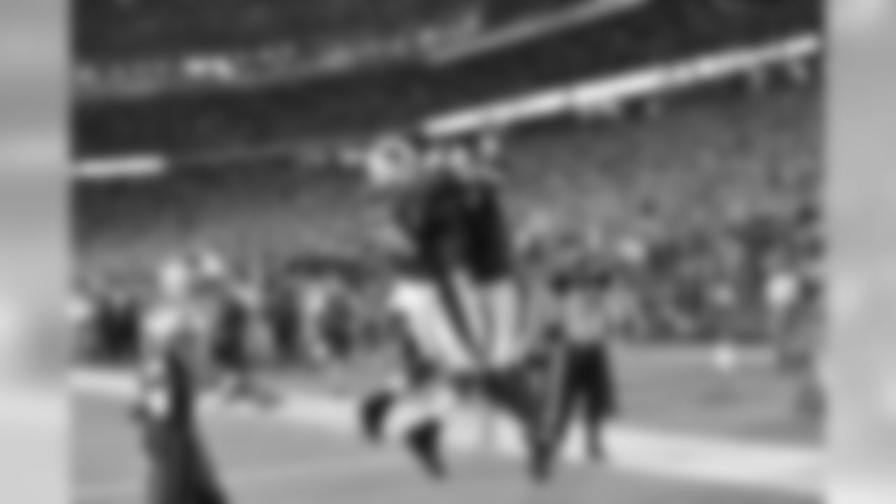 WR Larry Fitzgerald celebrats with G Earl Watford after his touchdown grab