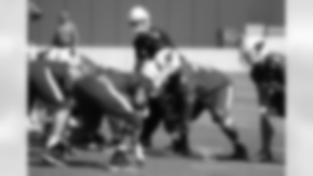 QB Carson Palmer at the line of scrimmage