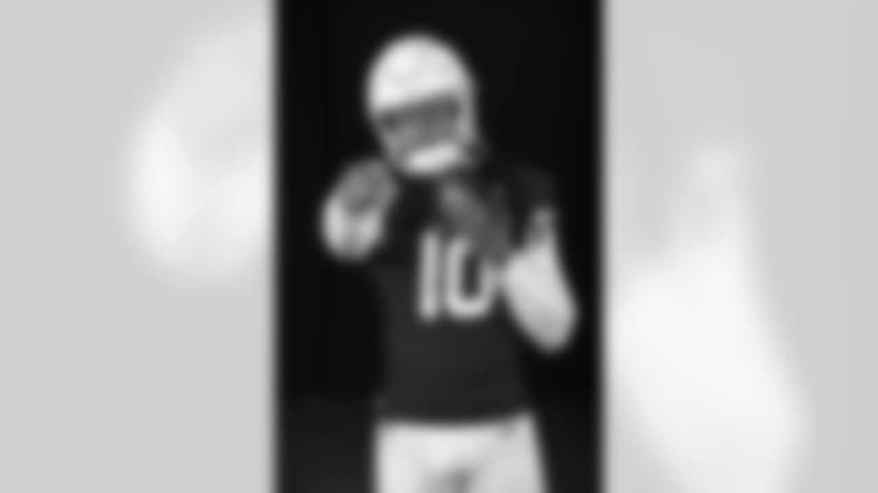 Arizona Cardinals wide receiver DeAndre Hopkins (10) poses for a photo during Cardinals Media Day on Monday, June 13, 2022 in Tempe, AZ.