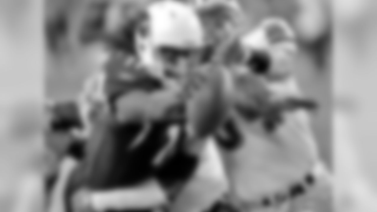 2007: Cardinals WR Larry Fitzgerald reaches for the end zone