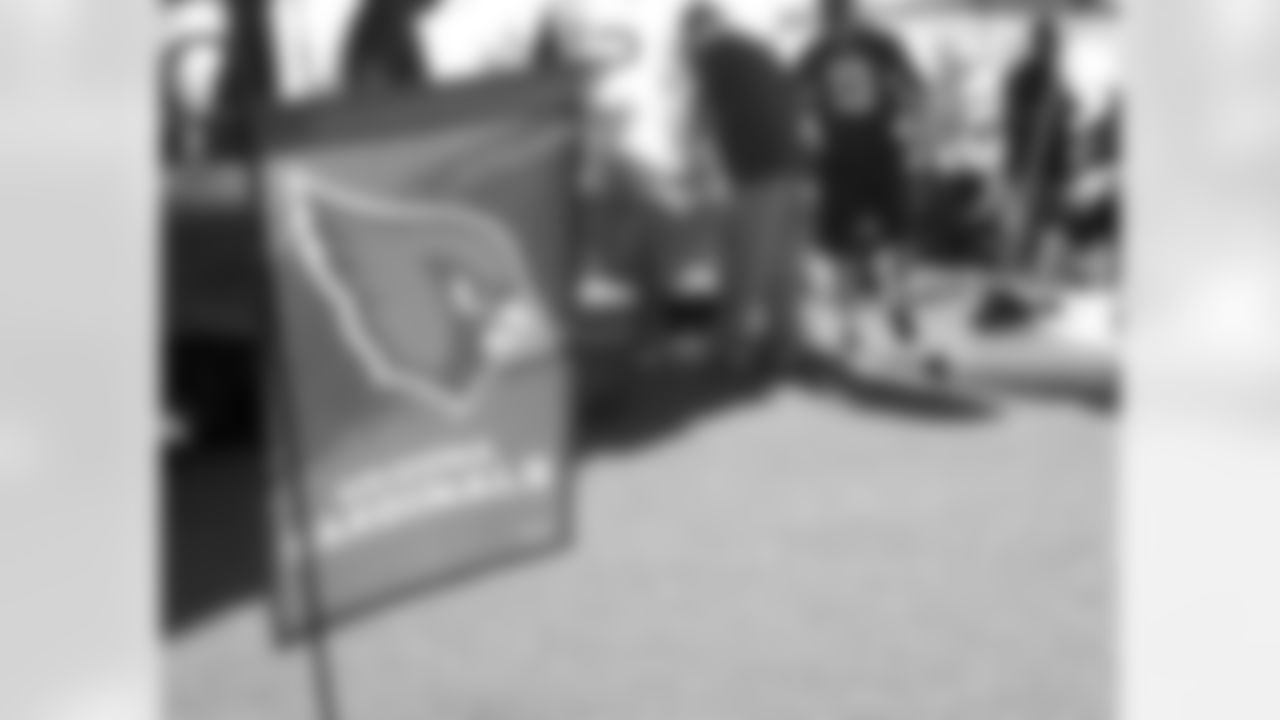 Cards flag outside of tailgate