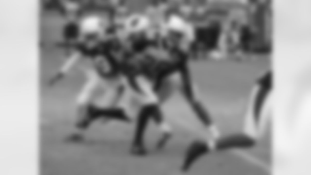 S Tony Jefferson returns an interception