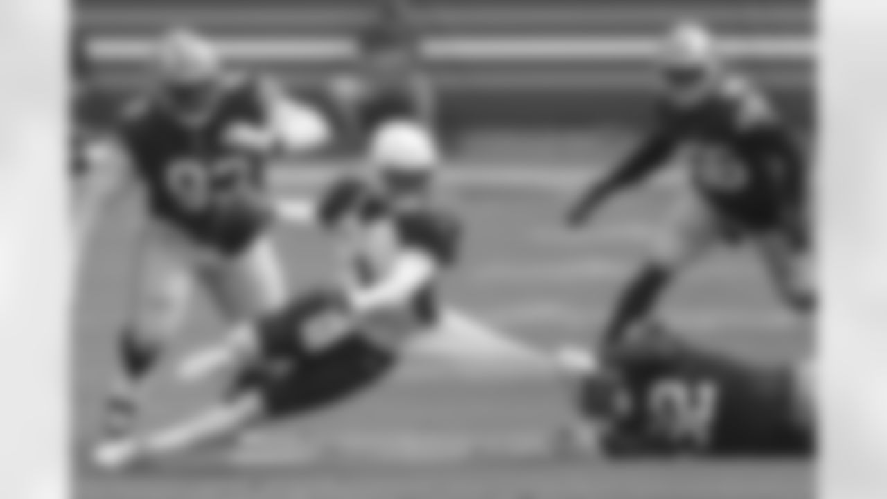 San Francisco 49ers defensive end Kerry Hyder Jr. (92) pulls down Arizona Cardinals quarterback Kyler Murray.