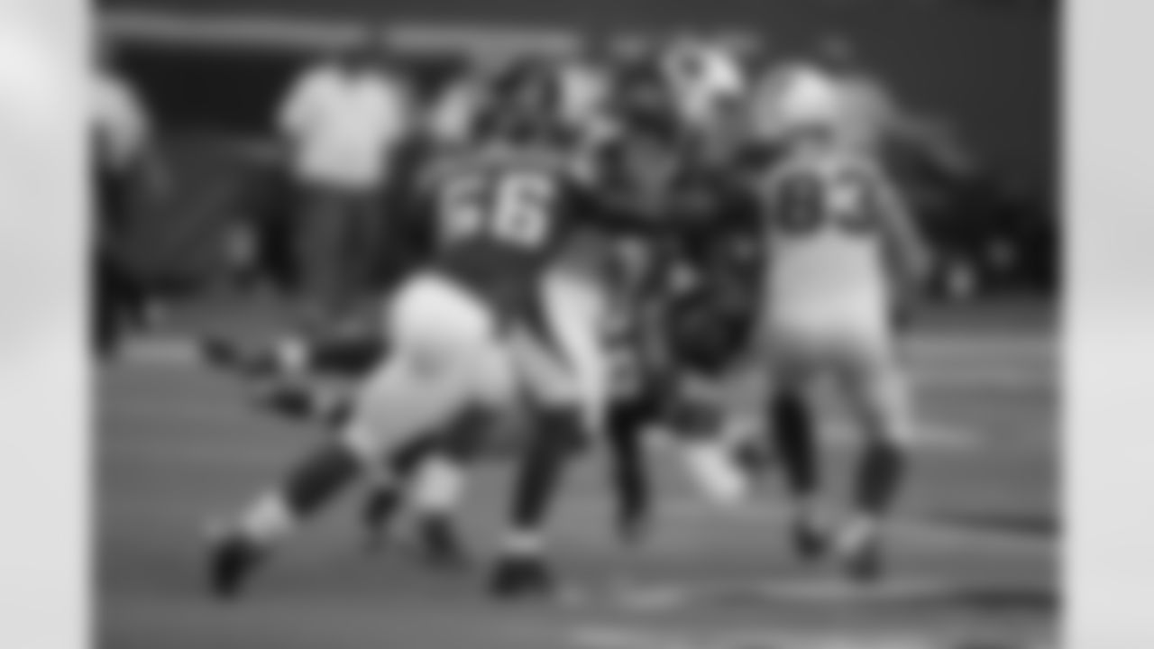 Larry Fitzgerald works through traffic