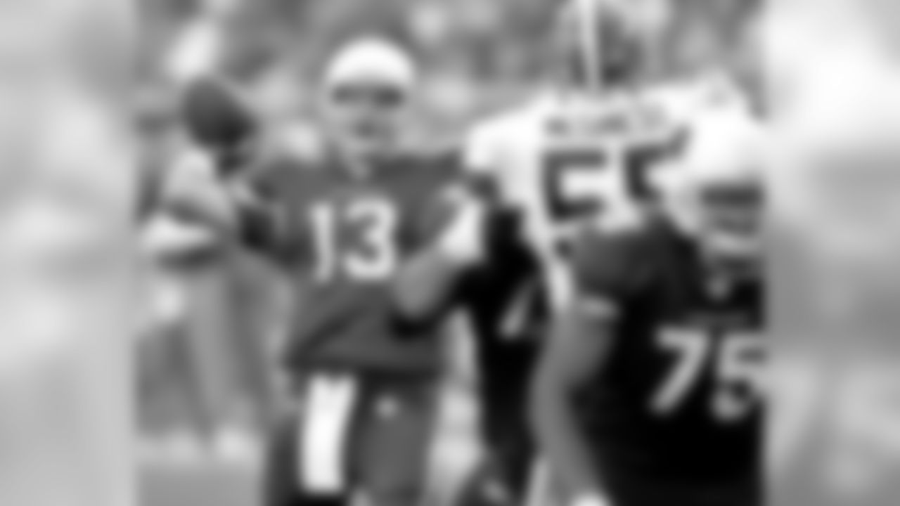 2007: Cardinals QB Kurt Warner delivers a pass