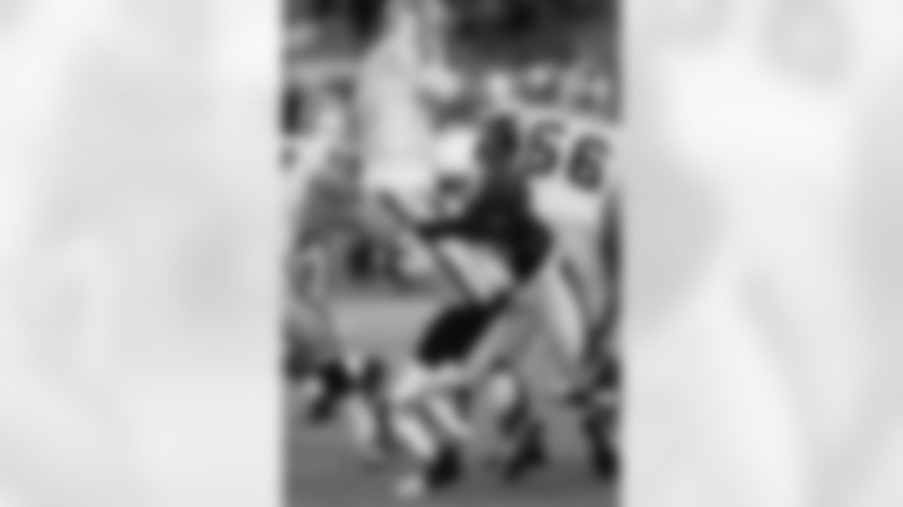 LB Reggie Walker applies pressure