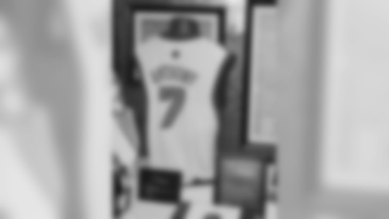 A Carmelo Anthony jersey at the auction