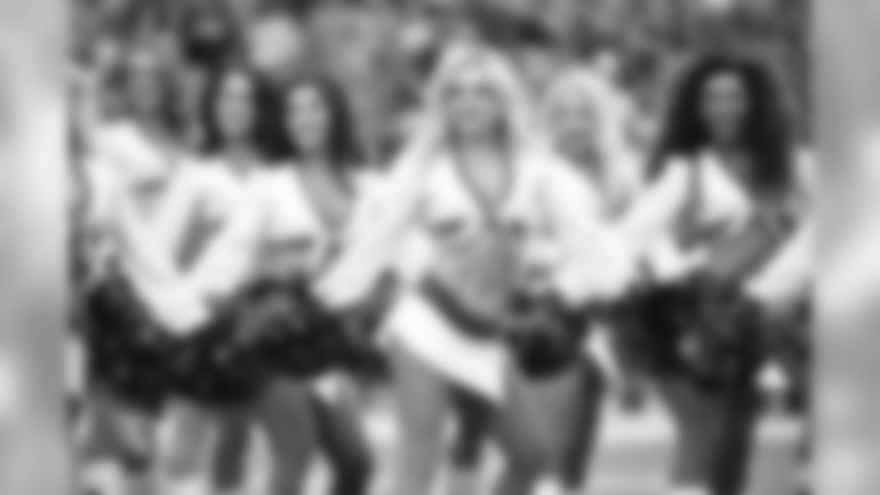 Images of the Cardinals cheerleaders during the Week 4 contest at State Farm Stadium