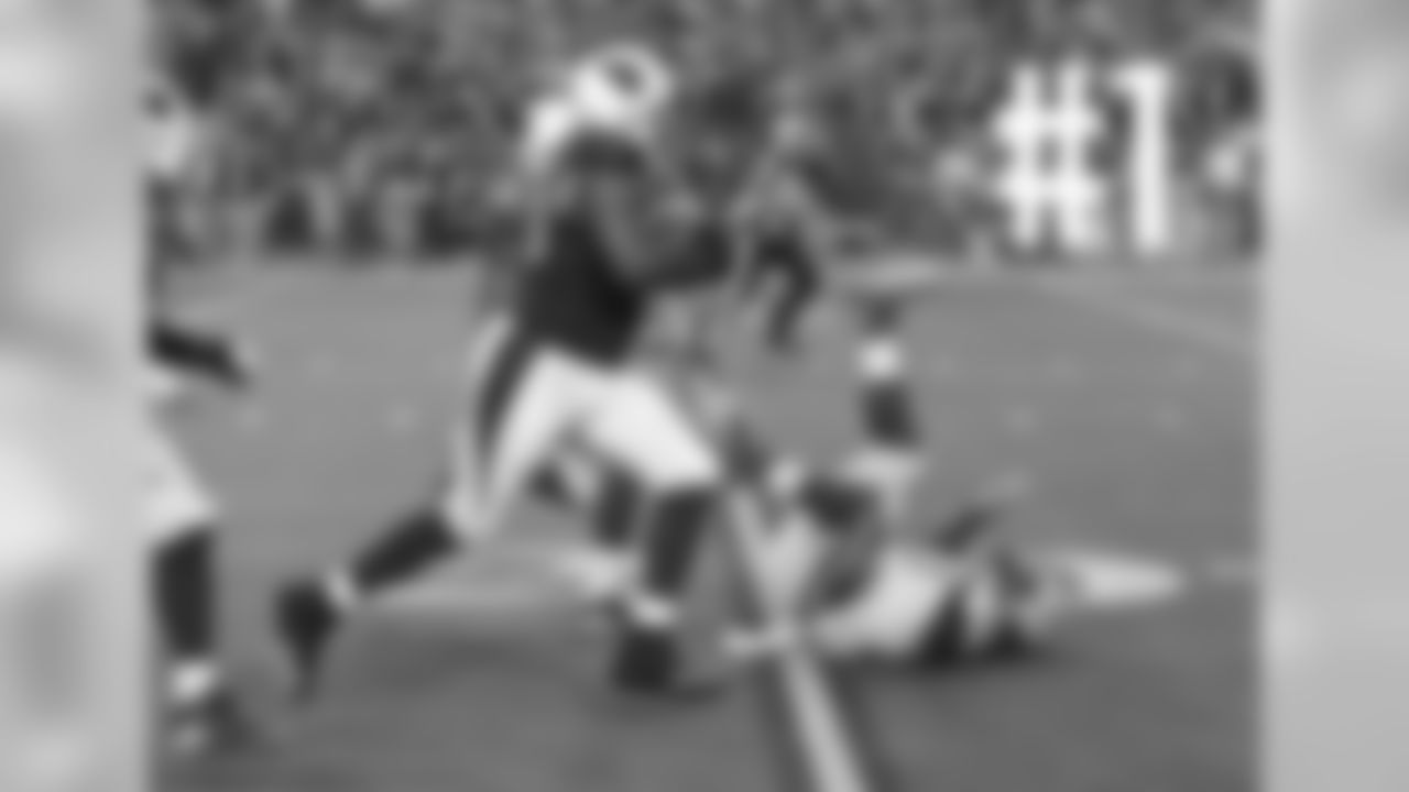 DT Cory Redding returns a fumble for a touchdown