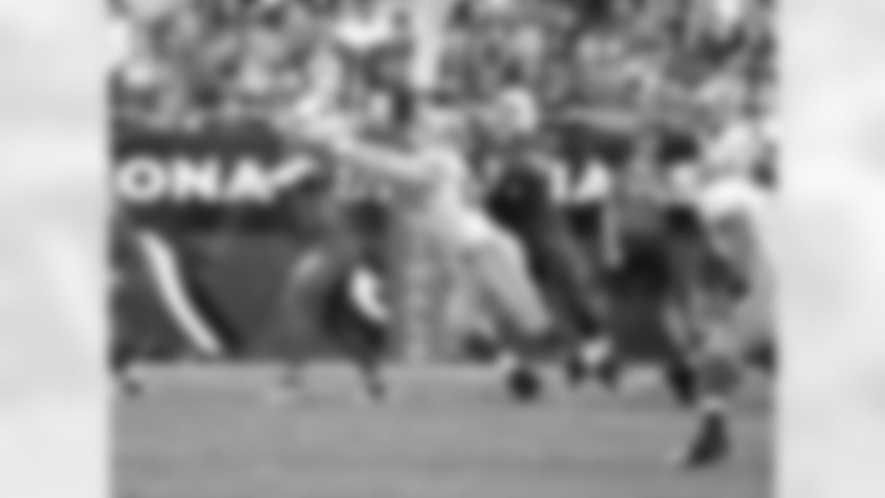 2011 vs. 49ers: Daryn Colledge tries to protect Kevin Kolb.