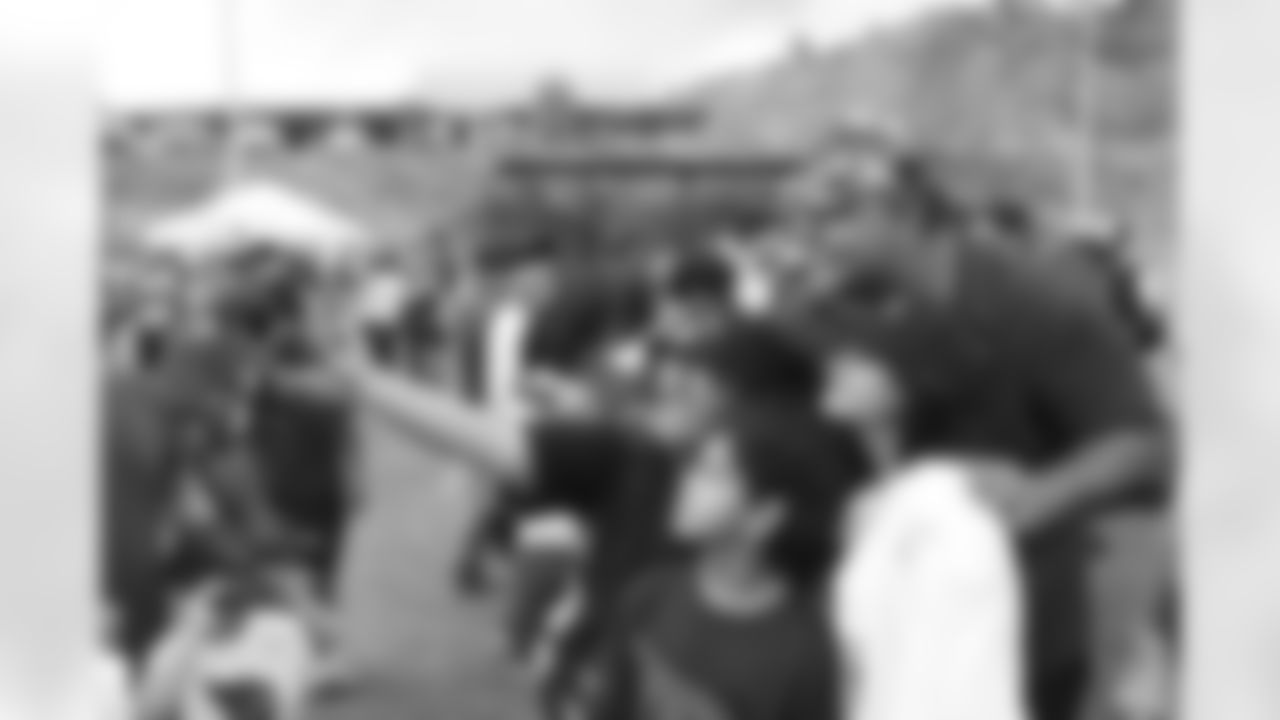 Los Cardenales organizaron un campamento de fútbol americano para jóvenes en Nogales, Sonora, Mx.