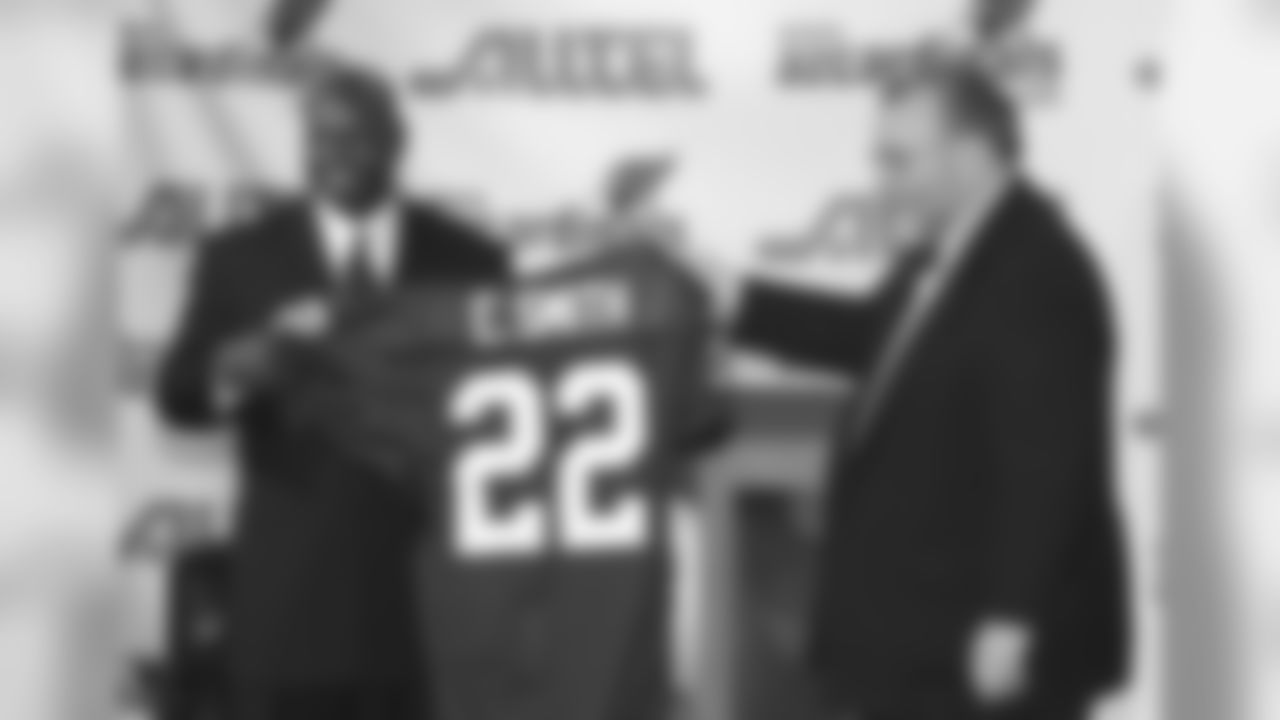 Bill Bidwill at the signing of running back Emmitt Smith in 2003.