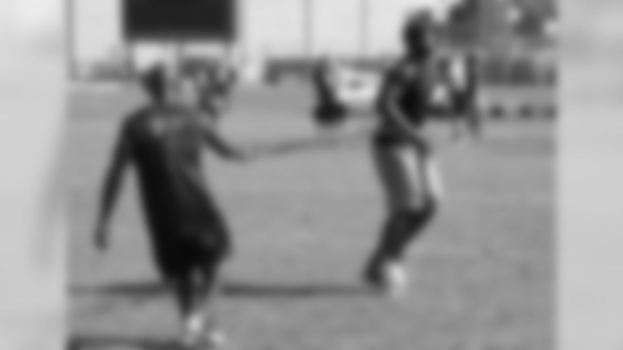 Seattle QB Tarvaris Jackson pulls Leon Washington
