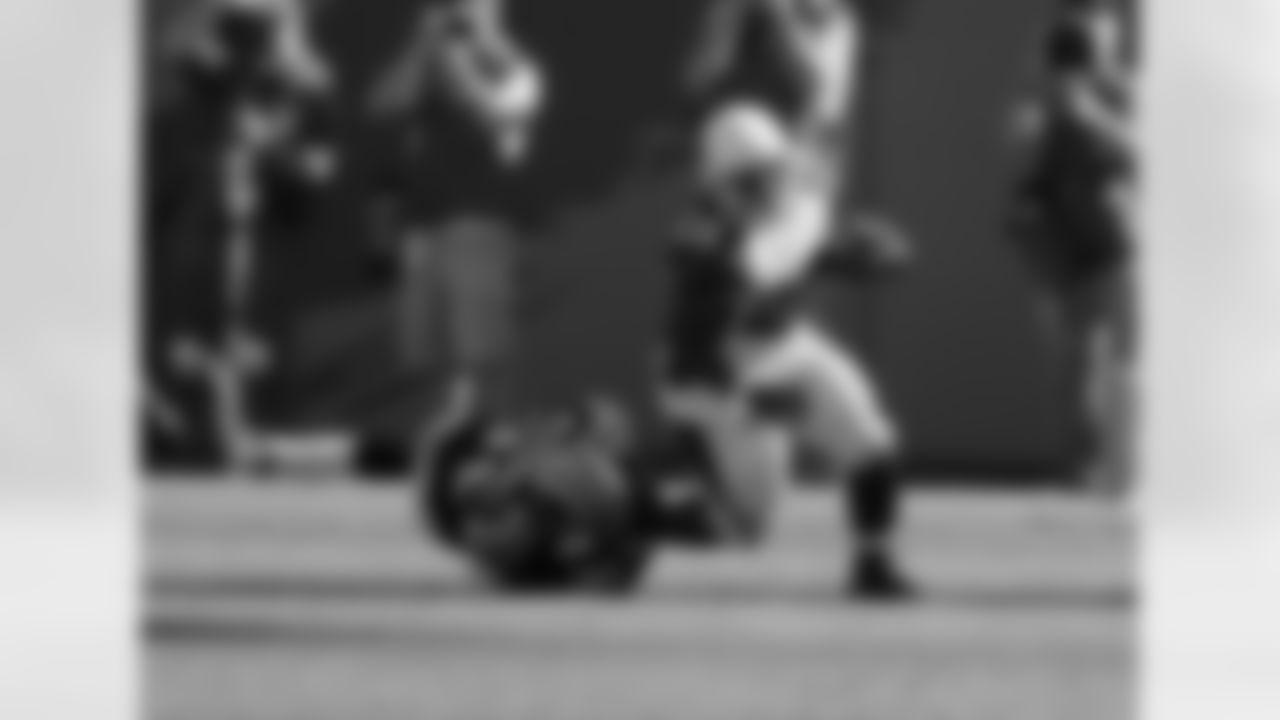 JJ Arington breaks a tackle in 2008