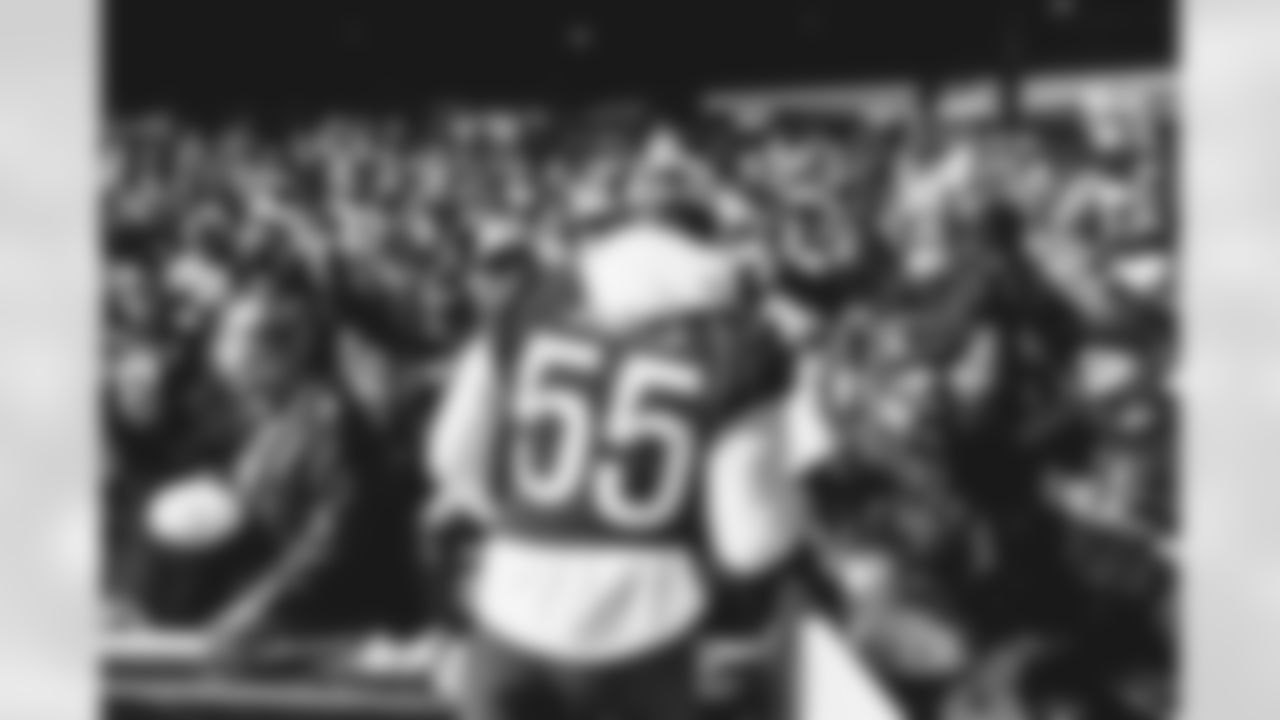 LB Chandler Jones