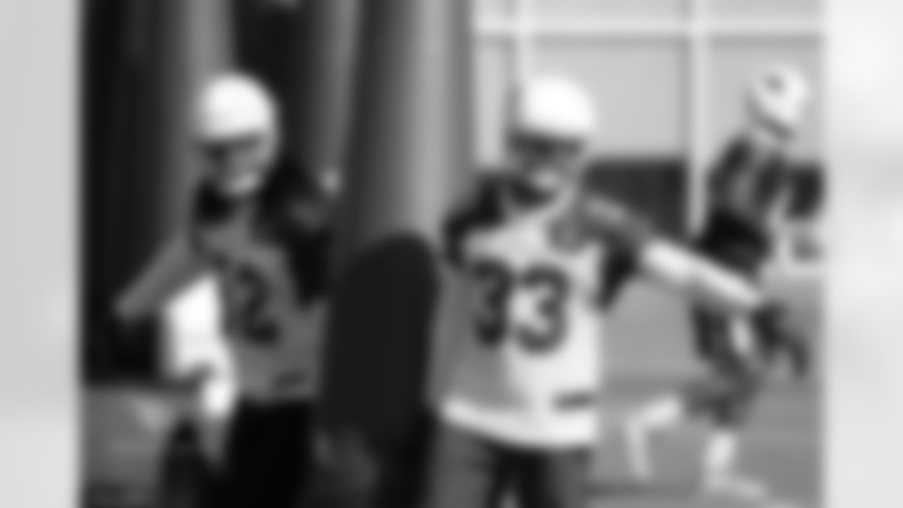 LB Lamar Louis (left) and S Matthias Farley