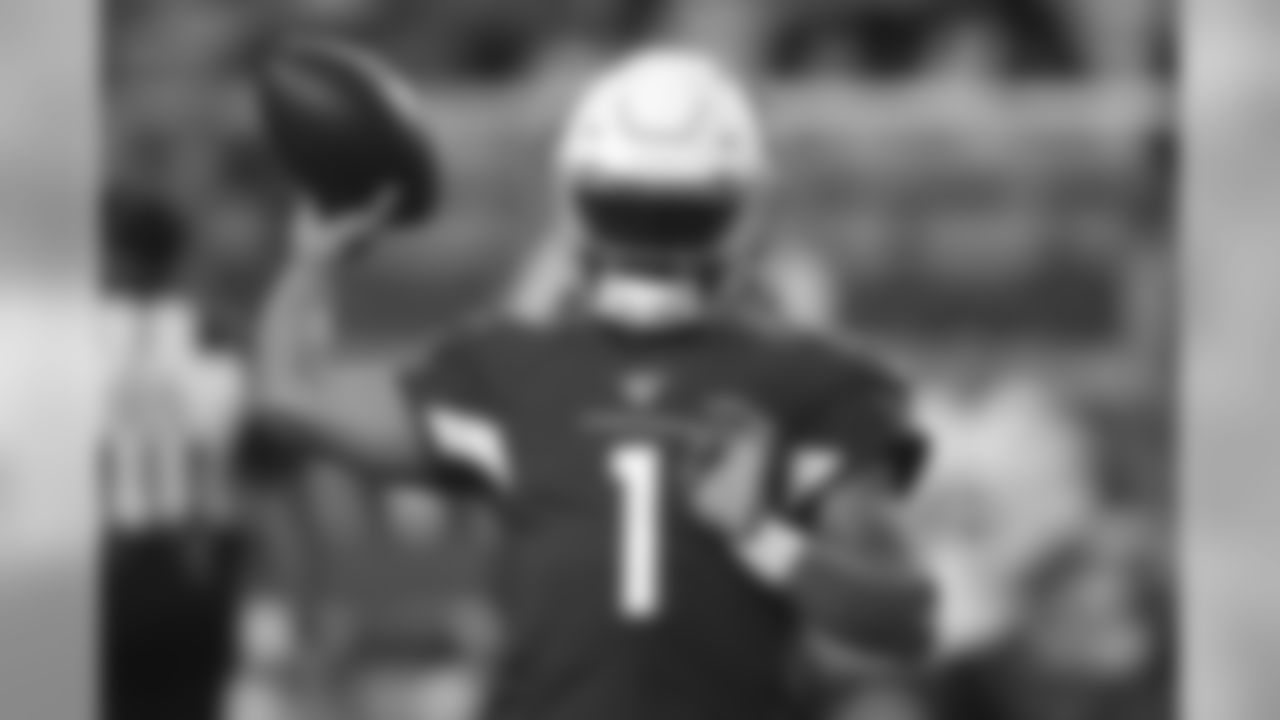 Arizona Cardinals quarterback Kyler Murray (1) warms up prior to an NFL preseason football game against the Los Angeles Chargers, Thursday, Aug. 8, 2019, in Glendale, Ariz.