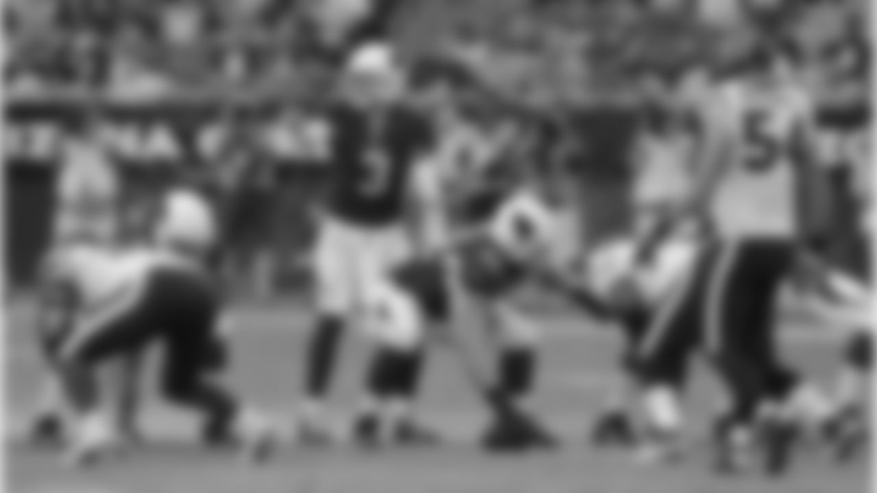 QB Carson Palmer at the line of scrimmage