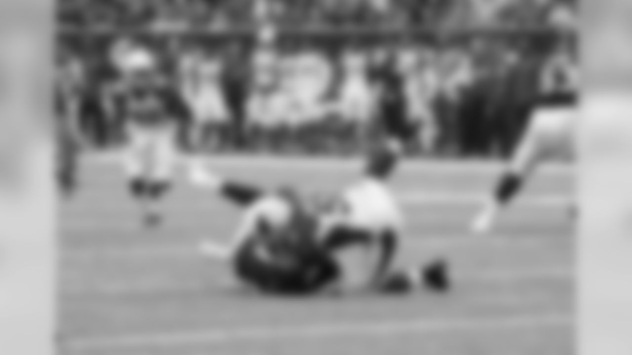 LB Kevin Minter sacks Texans QB Brock Osweiler