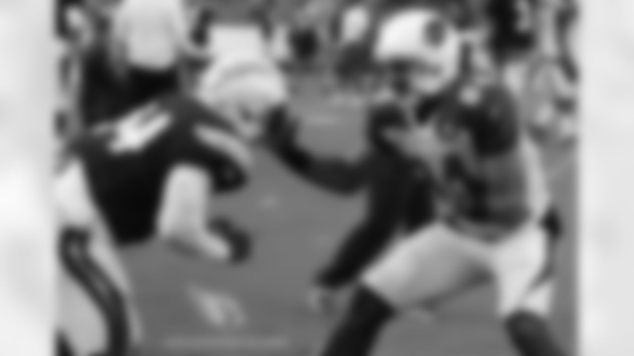 TE Jermaine Gresham in a blocking drill