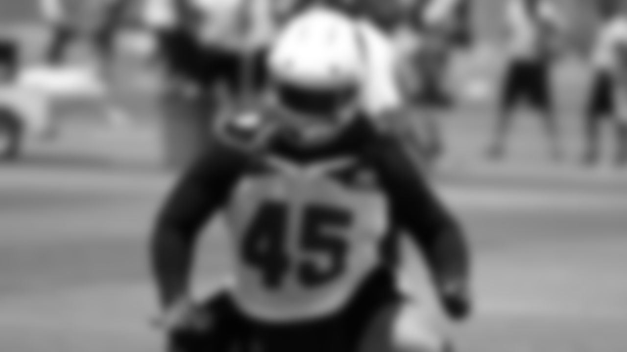 OLB Pete Robertson