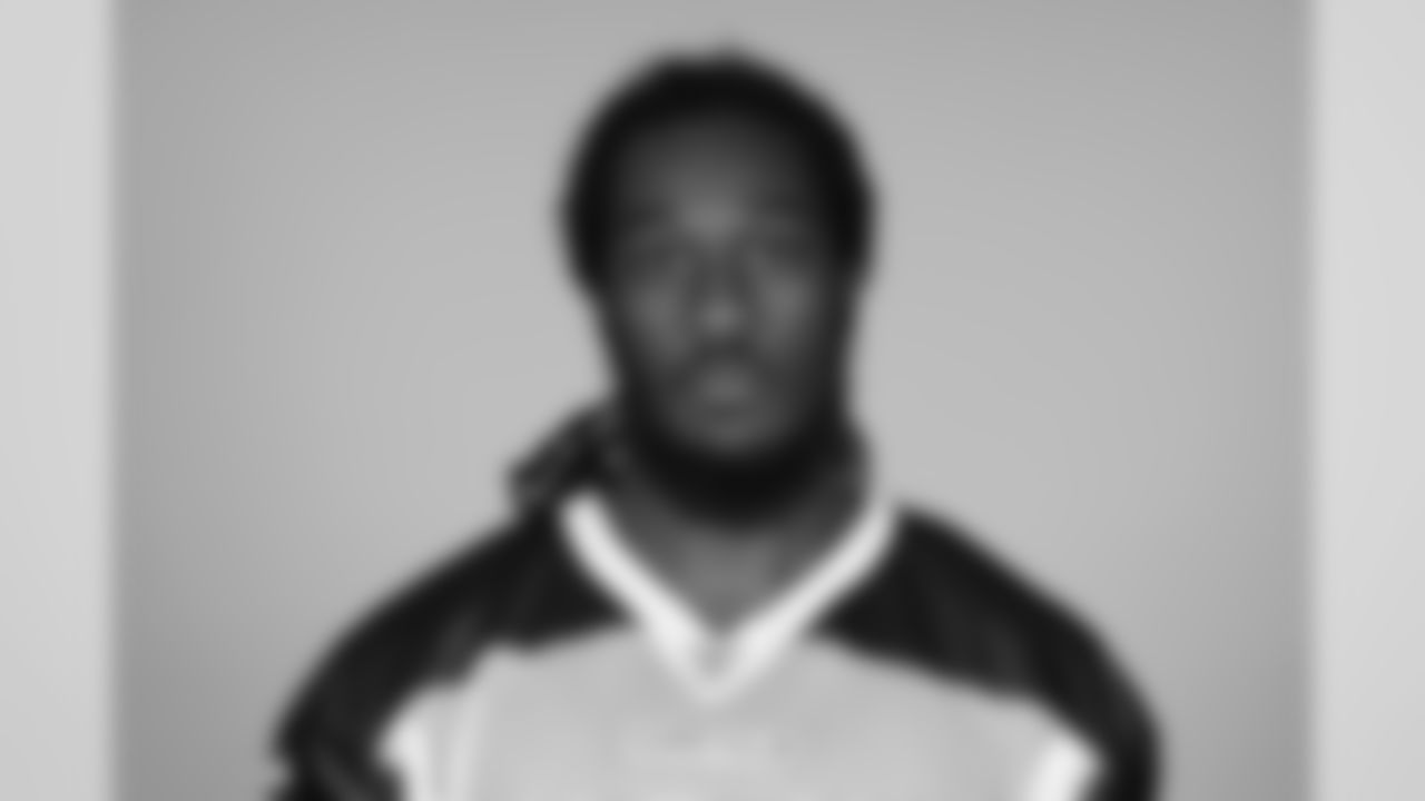 S Travell Dixon