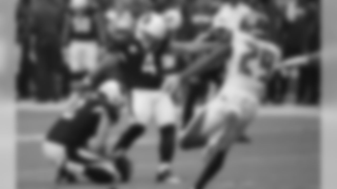 K Phil Dawson makes a field goal