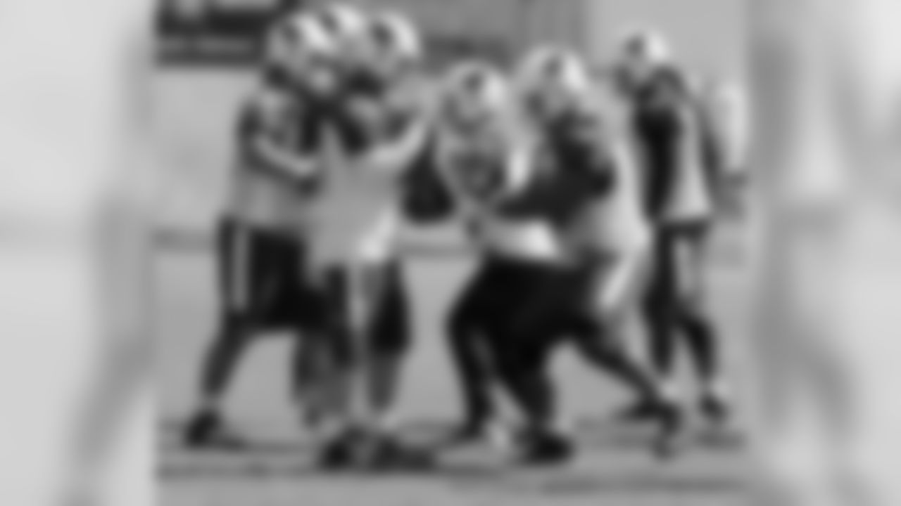 G Mike Iupati doing a blocking drill