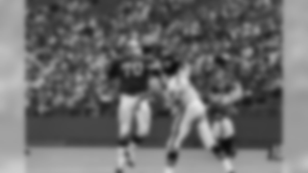 1970: The Cardinals' Rolf Krueger pressures Bears QB Jack Concannon