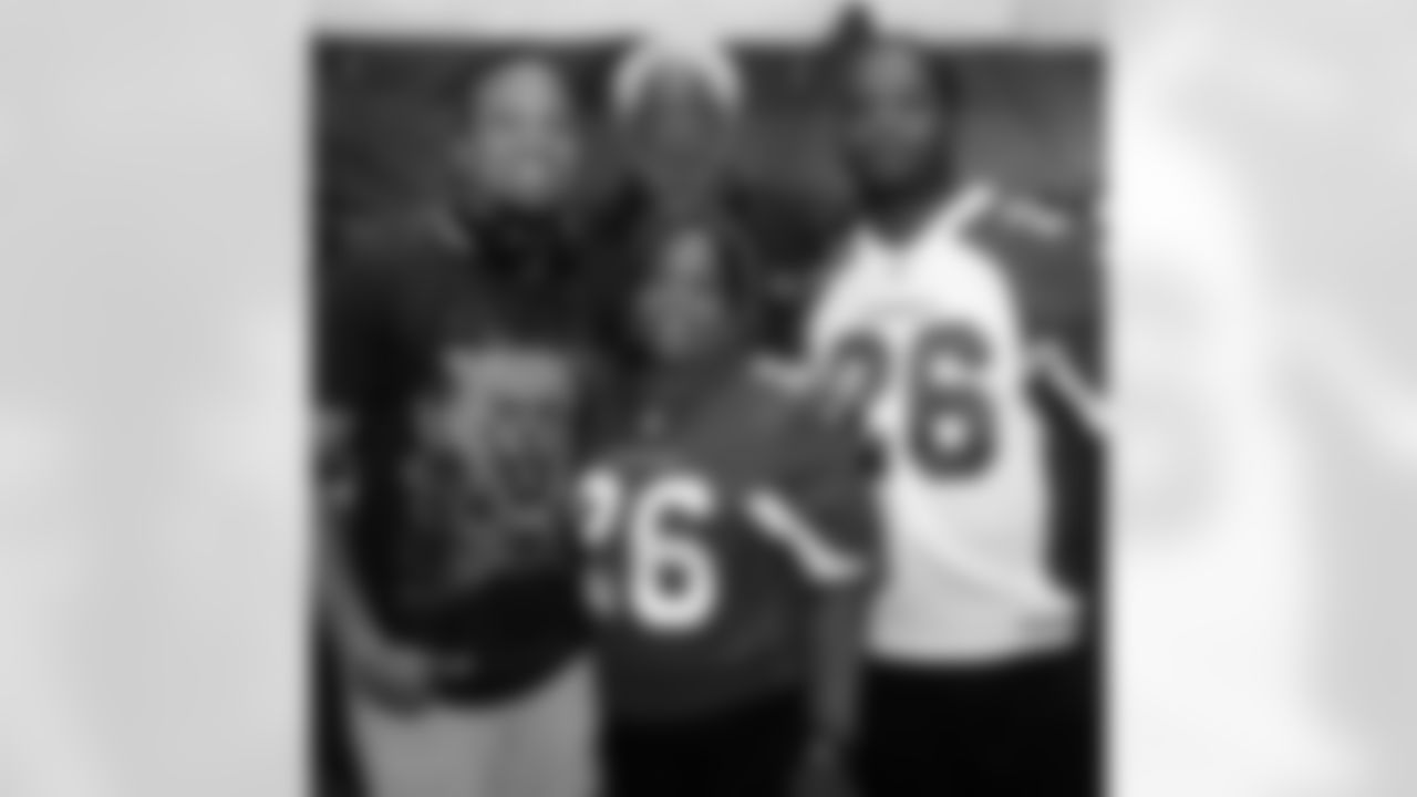 S Rashad Johnson (@rashadjohnson26) with his family