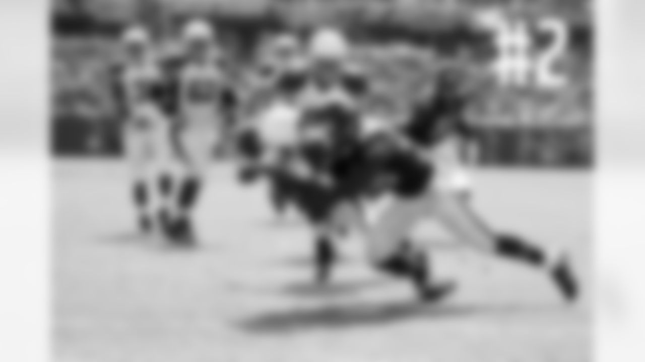 WR Jaron Brown dives into the end zone