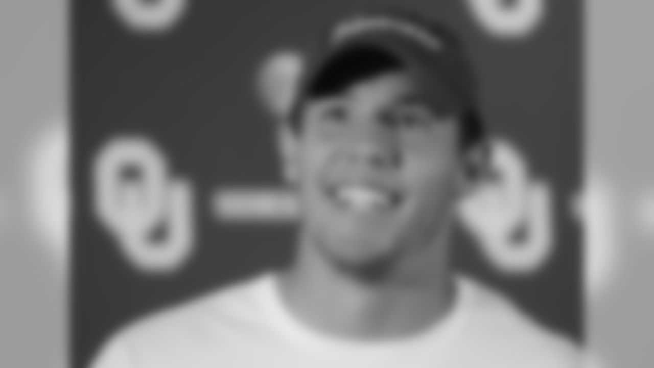 Sam Bradford in college at Oklahoma