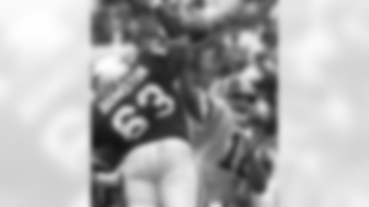 Washington quarterback Gus Frerotte throws a pass over the arms of Arizona Cardinals left end Michael Bankston (63) during the fourth quarter at Jack Kent Cooke Stadium in Landover, Md., Sunday, Sept. 14, 1997. Washington won in overtime 19-13.