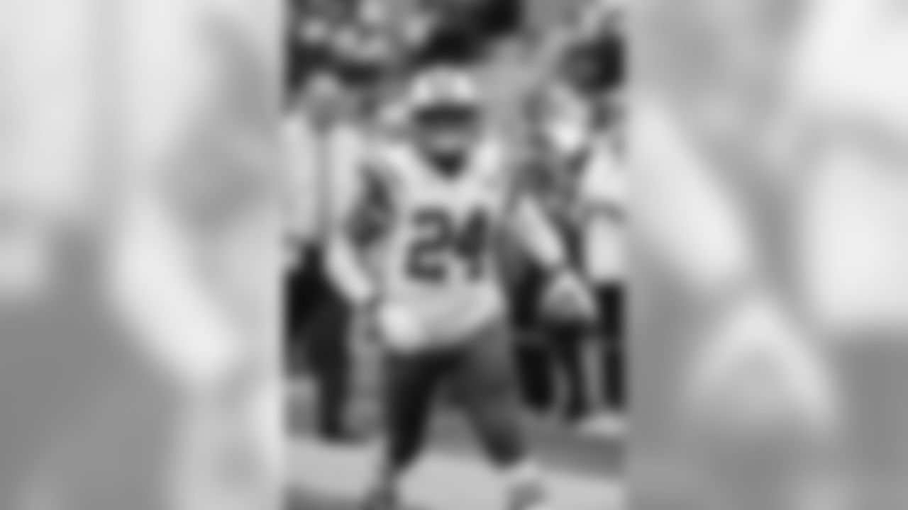 CB Darrelle Revis