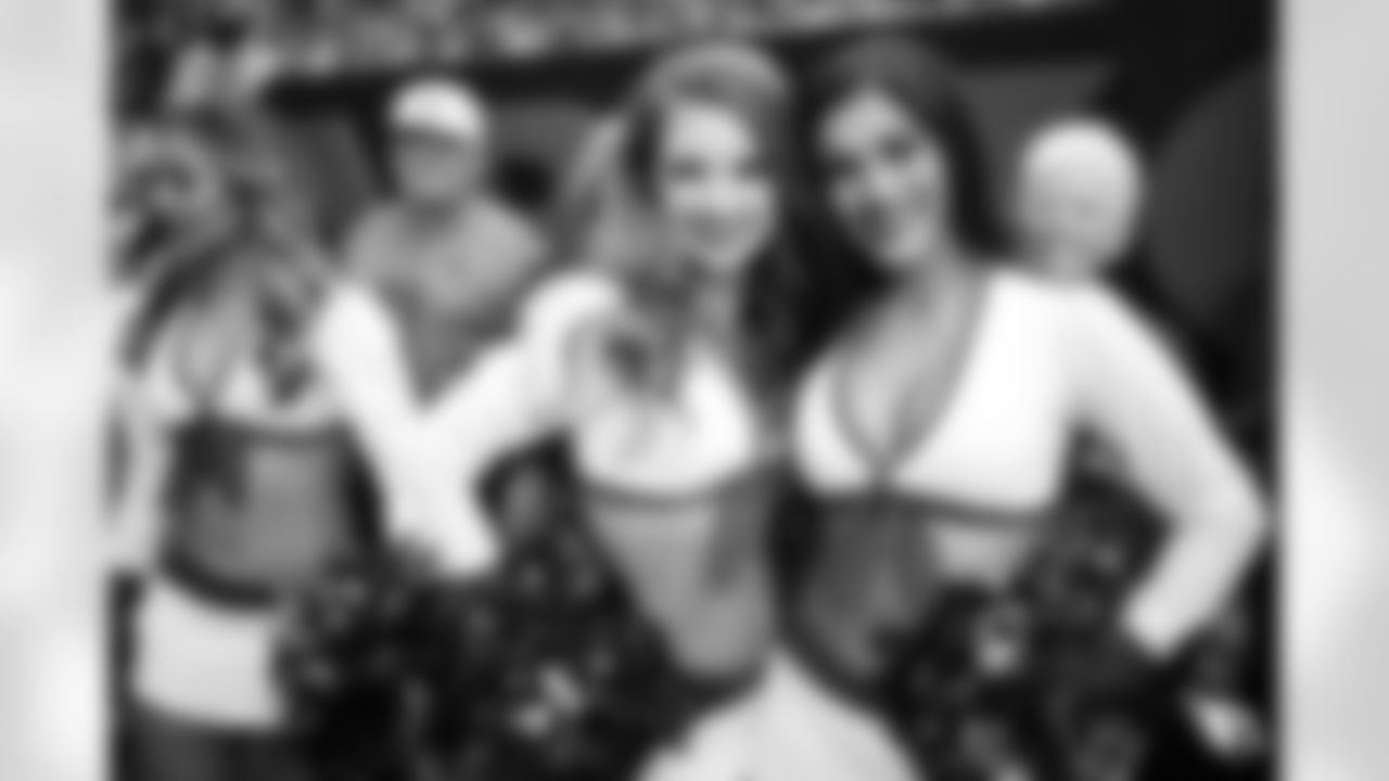 Arizona Cardinals Cheerleaders during the 2022 regular season game between the Arizona Cardinals and the Los Angeles Rams on Sunday, Sept. 25, 2022 in Glendale, AZ.