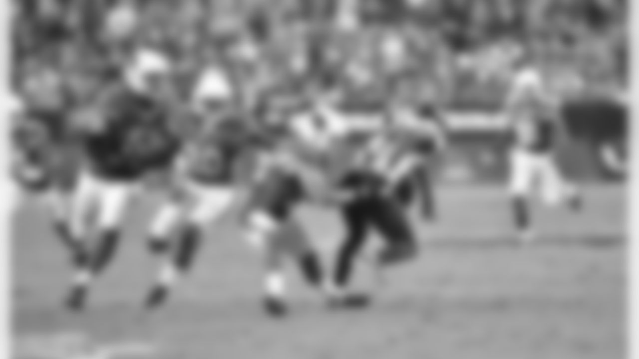 S Tyrann Mathieu trying to make a tackle